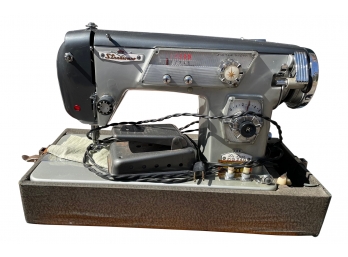 Vintage Stradivaro Deluxe Zig Zag Sewing Machine