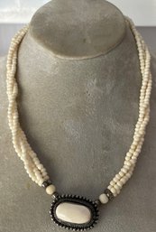 Vintage White Beaded Necklace With White Stone