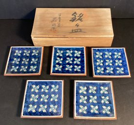 5 Signed Japanese Sushi  Dishes  In A Wooden Storage Box