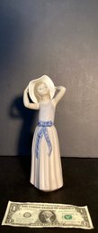 Retired Lladro Figurine Spain Daisa/ Girl With A Hat