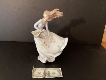 Lladro Retired Porcelain Figurine Petals Of The Wind