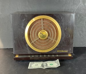 Vintage R C A Tube Radio