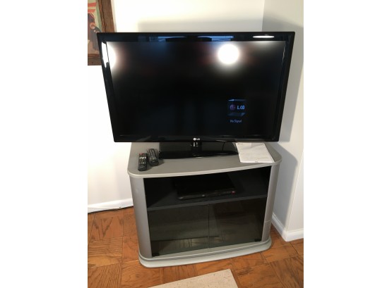 42' LG LCD TV Model 42LK520 With Stand And Insignia Blue-ray Player