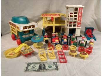 Vintage Fisher Price 930 Garage And 994 Play Family Camper
