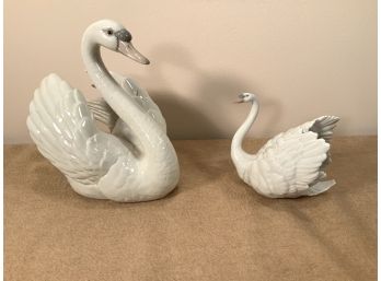 Pair Of Lladro Porcelain Swans