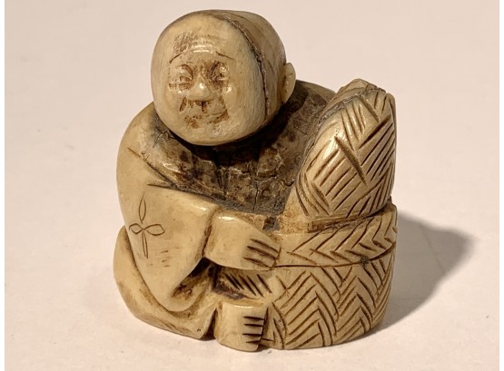 Antique Carved Ivory Netsuke Circa 1700-1800 ( FREE SHIPPING )