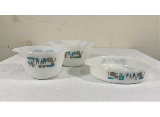 3 Pieces Of Mid Century Design Corning / Pyrex  Table Pieces