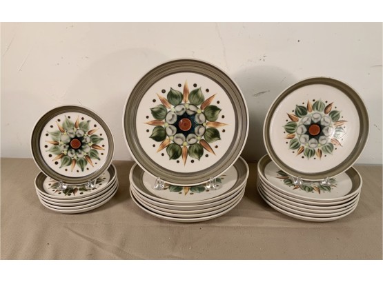 19 Mid Cent Modern Pottery Dinnerware Pieces 1960s