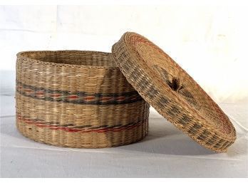 Hand Woven Native American Sweetgrass Basket With Lid