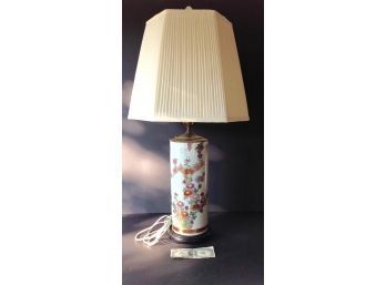 Beautiful Porcelain  Asian Themed Lamp