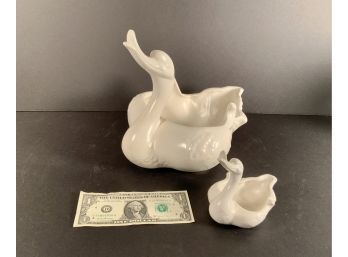 Hull Pottery Swan With Baby