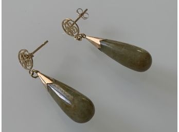 Pair Of Vintage Jade & 14K Gold Teardrop Earings.