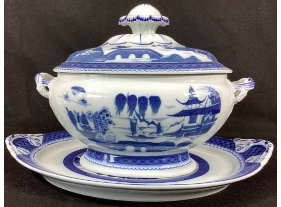 Large Mottahedeh Canton  Soup Tureen