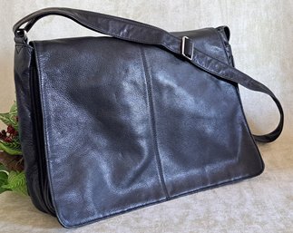 Large Unbranded Black Leather Messenger/ Shoulder Bag