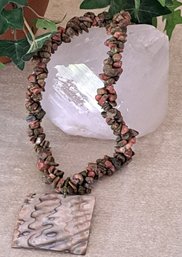 Beautful MOP Pendant On Natural Stone Chip Necklace