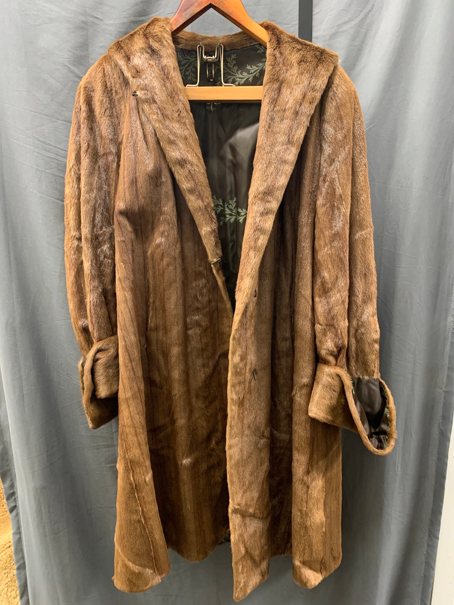 1930's Vintage Men's Beaver Pelt Fur Coat #1329 | Auctionninja.com