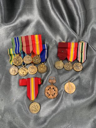 U.S. Military Miniature Medal Bars For Vietnam And Desert Storm