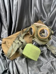 HUNGARIAN 76M GAS MASK WITH CARRYING BAG