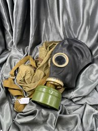 SOVIET GP GAS MASK WITH CARRYING BAG