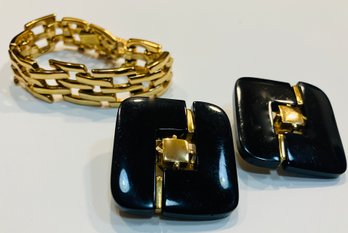 Great Looking Vintage MONET Bracelet And 1.5' Earrings To Go With It!  Excellent Condition