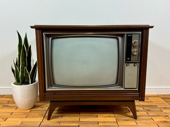 Mid-Century RCA Television - Does Not Power On