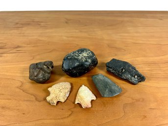 Grouping Of Artifacts - Arrowheads, Fossil, Stones