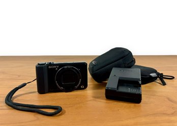 SONY HD 16.2 MP Digital Camera & Case