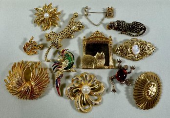 Grouping Of Brooches/Pins