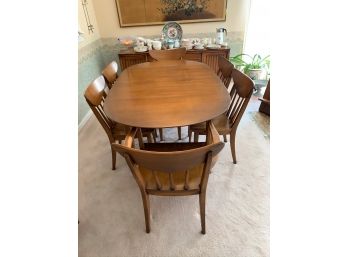 Stunning Mid-Century Modern Willet Table - Includes 10 Chairs & 2 Leaves