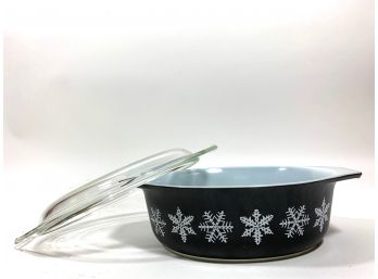 Pristine Snowflake Pyrex Casserole Dish W/ Lid