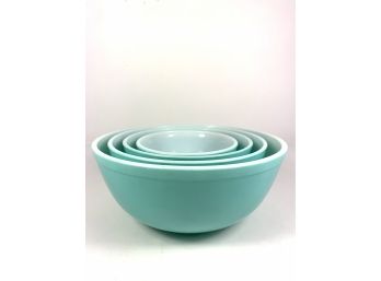 Mint Condition Nesting Pyrex Mixing Bowls