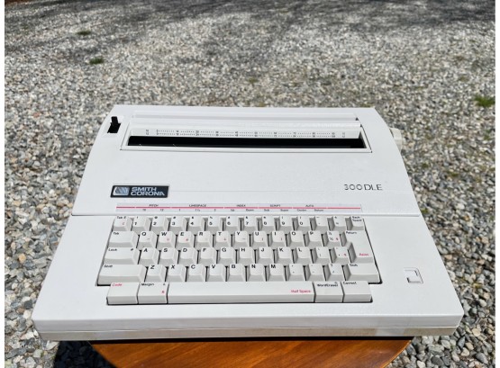 Smith-corona 300 DLE Typewriter