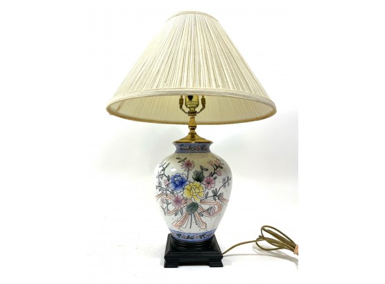 Chinese Floral Decorated Table Lamp
