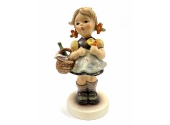 Exclusive Edition Goebel Porcelain Hummel Figurine 'Little Visitor'