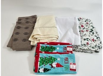 (4) Table Cloths & (2) Pairs Of Seasonal Hand Towels