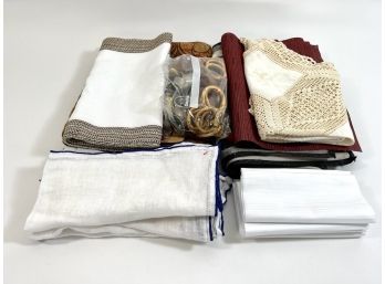(5) Table Runners, Napkin Rings & Cloth Napkins