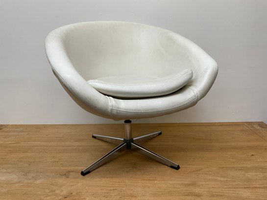 MCM Overman Or AB Tranas Style White Leather Swivel Chair