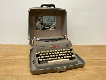 Royal Portable Typerwriter