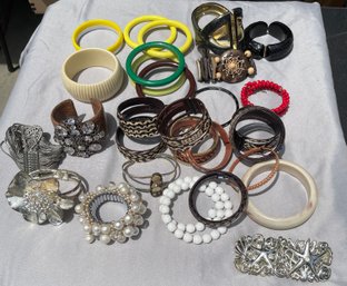 Assorted Costume Jewelry Bracelet Lot (29 Pieces)