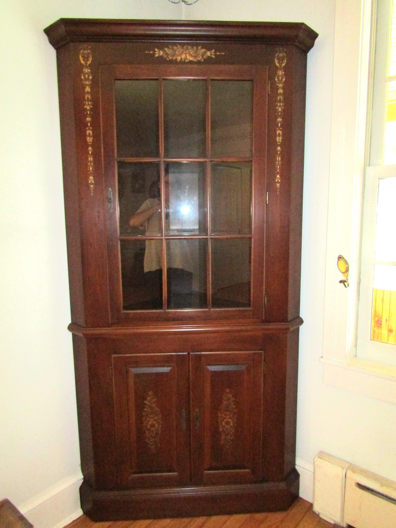 TALL HITCHCOCK LIGHTED STENCILED CORNER HUTCH CABINET W/ Glass Door #7398 | Auctionninja.com