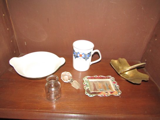 MISCELLANOUS LOT - CUP DISH TRAYS