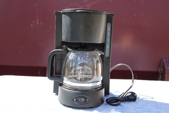 5 CUP COFFEE MAKER - AMAZON BASIC