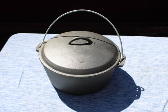 MADE IN TAIWAN CAST IRON 10 1/2' Pot With Lid