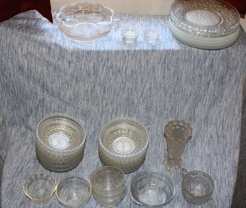 COLLECTION OF GLASS DISHES & BOWLS