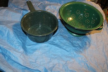 ENAMALED POT AND COLANDER