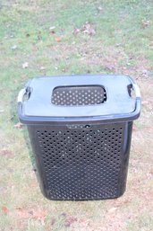 PLASTIC CLOTHES HAMPER