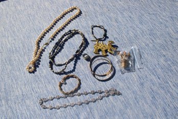 ASSORTMENT OF COSTUME JEWELRY