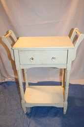 SMALL WHITE ACCENT TABLE