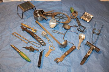 VINTAGE COLLECTION OF KITCHEN GADGETS