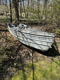 ANTIQUE STUDEBAKER 33 OUTBOARD ALUMINUM FISHING BOAT 14 FEET LONG X 5.6 FEET ACROSS